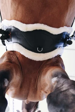 Anatomischer Lammfell Gurtschoner