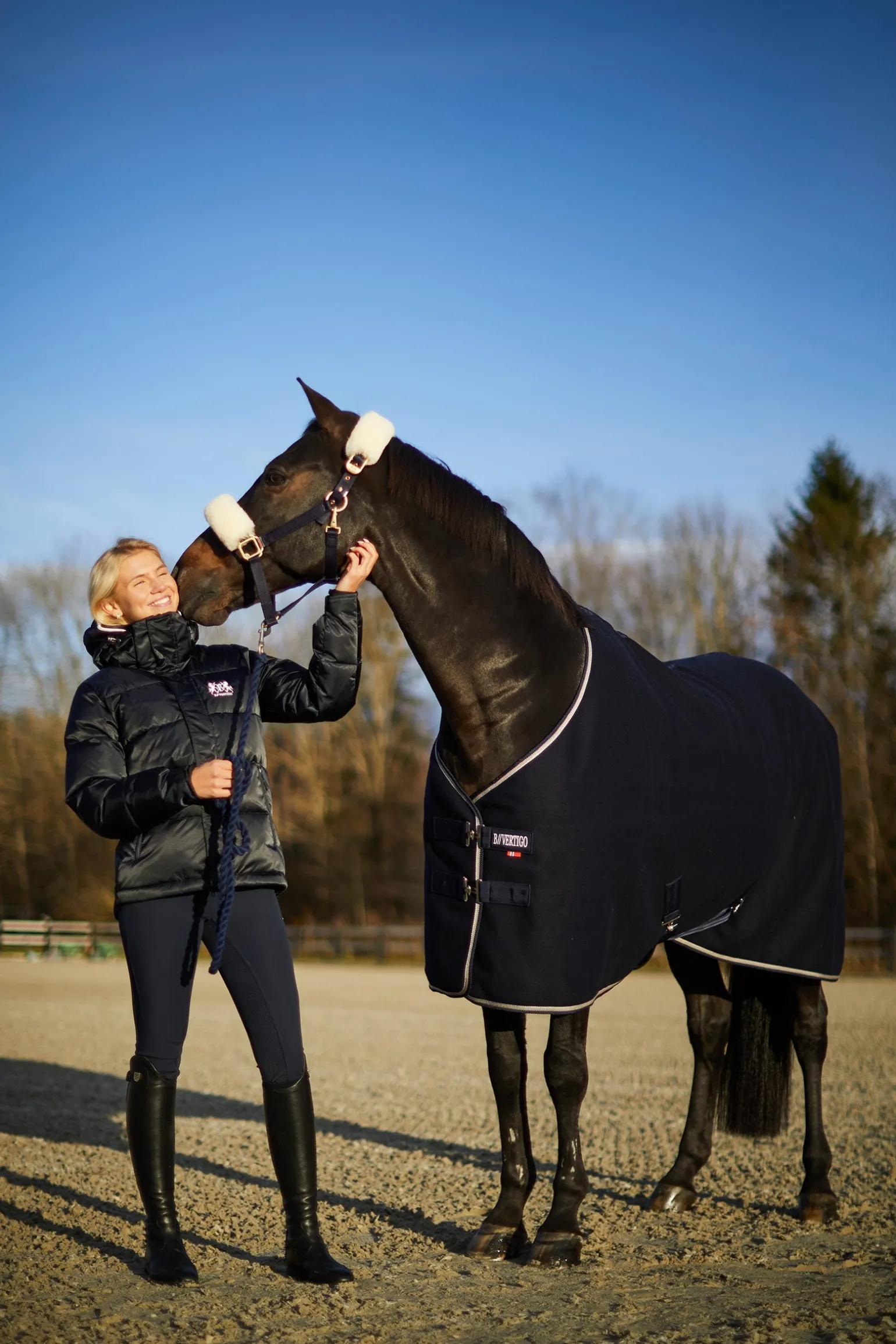 Arendal Wolldecke mit goldenem Streifen