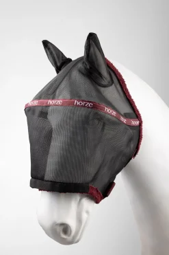 ausgestellte Fliegenmaske