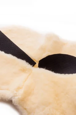 Lammfell-Satteldecke mit Innentaschen