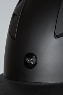 Neoz Reithelm mit glatter Oberseite