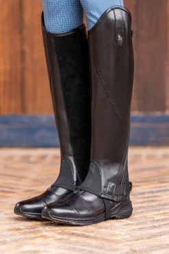 Wicklow Chaps mit Lochmuster